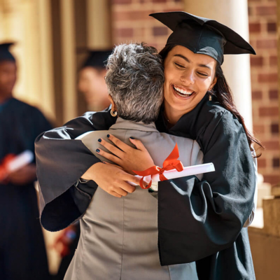 grad hug 400 x 400